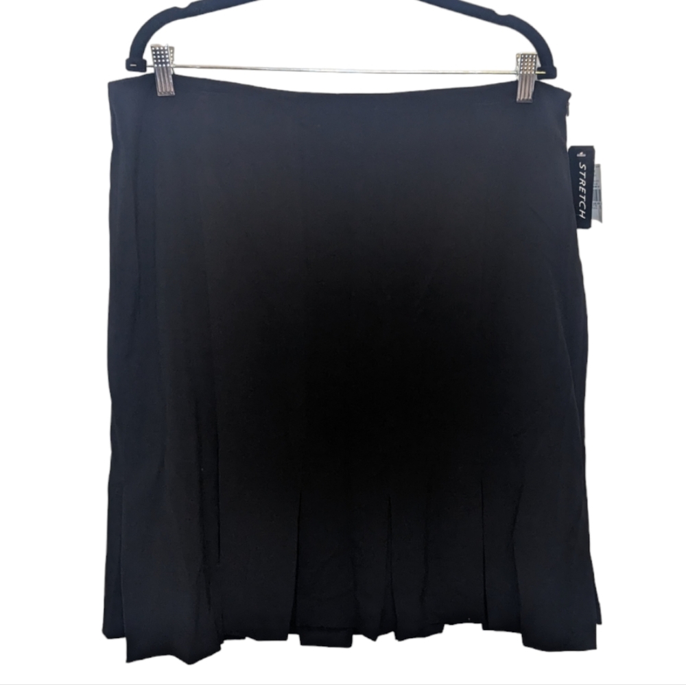 NWT AGB Women's Black Pleated Stretch Skirt 🖤✨ Size 16